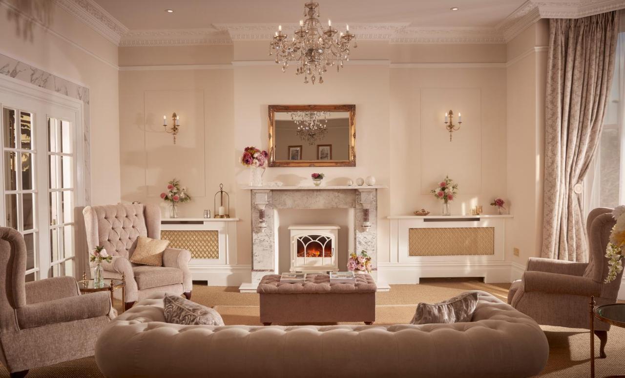 Bathen House Boutique Hotel Luaran gambar A living room with a fireplace