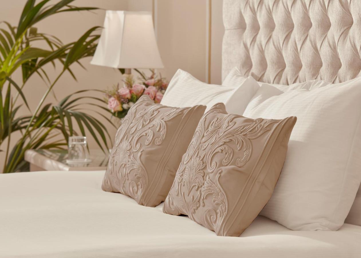 Bathen House Boutique Hotel Luaran gambar Pillows on a bed