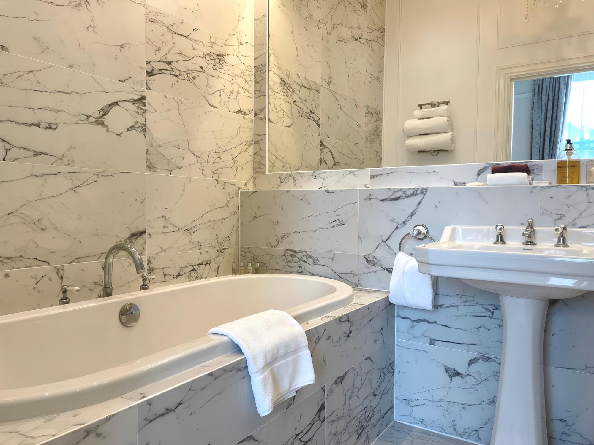 Bathen House Boutique Hotel Bilik gambar Bathroom in the hotel
